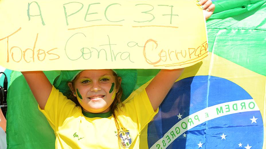 Torcida brasileira leva cartazes para a Arena Fonte Nova em Salvador, para o jogo entre Brasil e Itália, pela Copa das Confederações