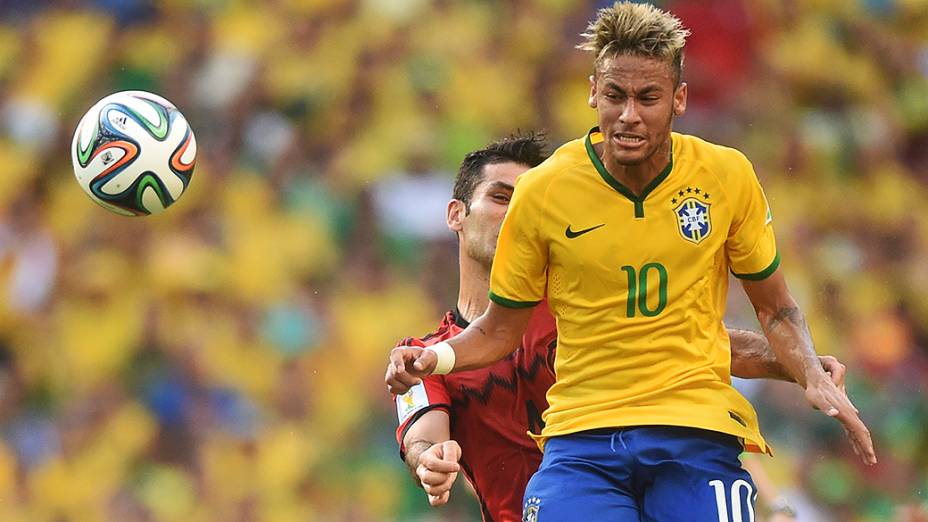 Neymar em lance no jogo contra o México no Castelão, em Fortaleza