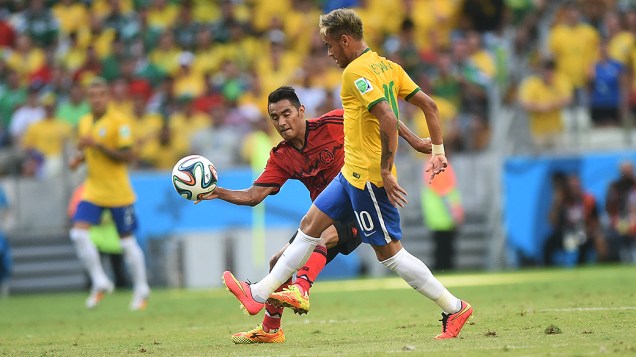 Neymar em lance no jogo contra o México no Castelão, em Fortaleza