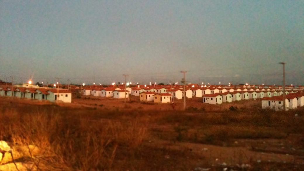 Moradias do programa de governo ' Minha Casa Minha Vida' ao lado do Assentamento Dilma Rousseff, no Piauí