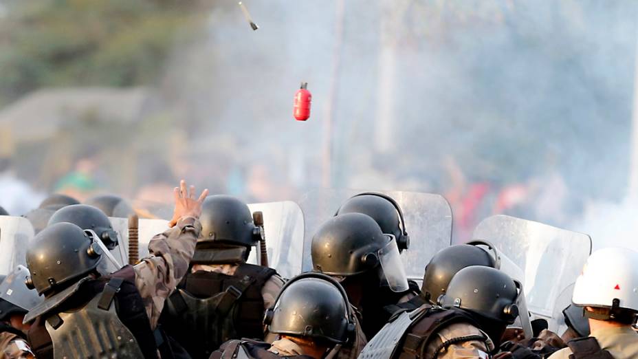 Belo Horizonte - Polícia entra em confronto com manifestantes, neste sábado (22)