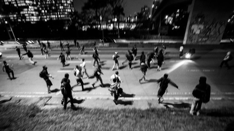 São Paulo - Integrantes do Black Bloc entraram em confronto com a polícia durante manifestação - (15/10/2013)