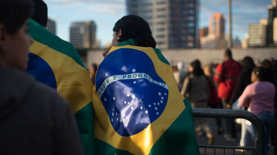 São Paulo - Manifestantes se reúnem no Largo da Batata para protestar contra o aumento das passagens do transporte público