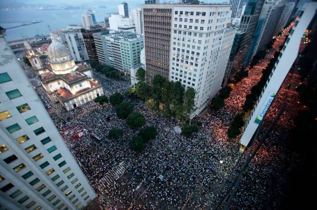 Rio de Janeiro - Manifestantes se reúnem para protestar nesta quinta feira (20) na capital carioca