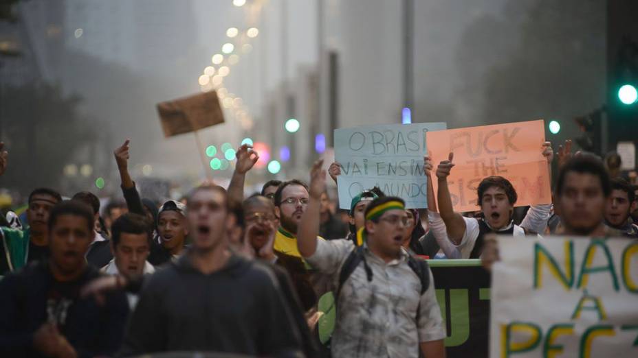 São Paulo - Manifestantes ocupam a Avenida Paulista, durante o 7º dia de protesto