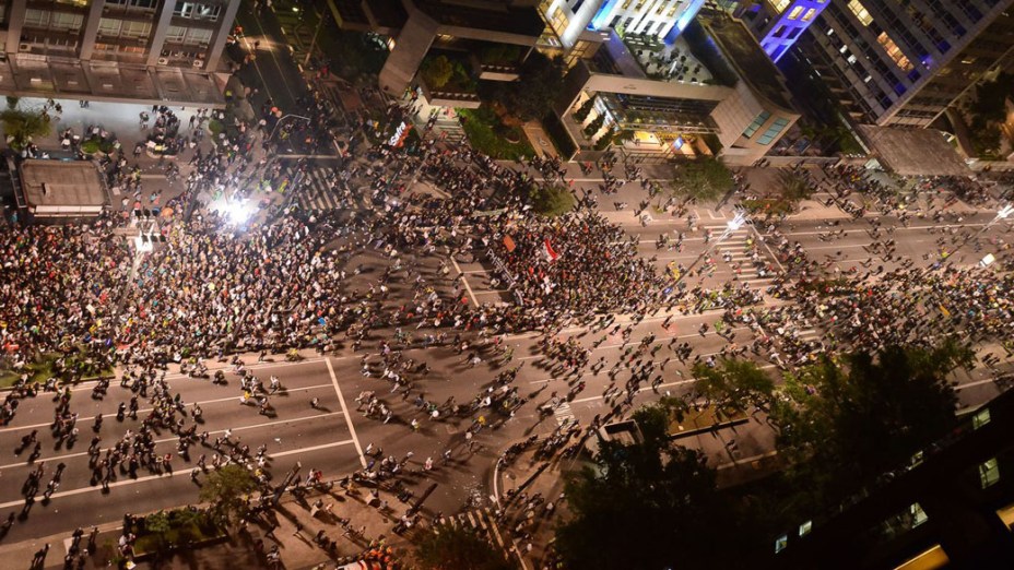 São Paulo - Manifestantes ocupam a Avenida Paulista, durante o 7º dia de protesto