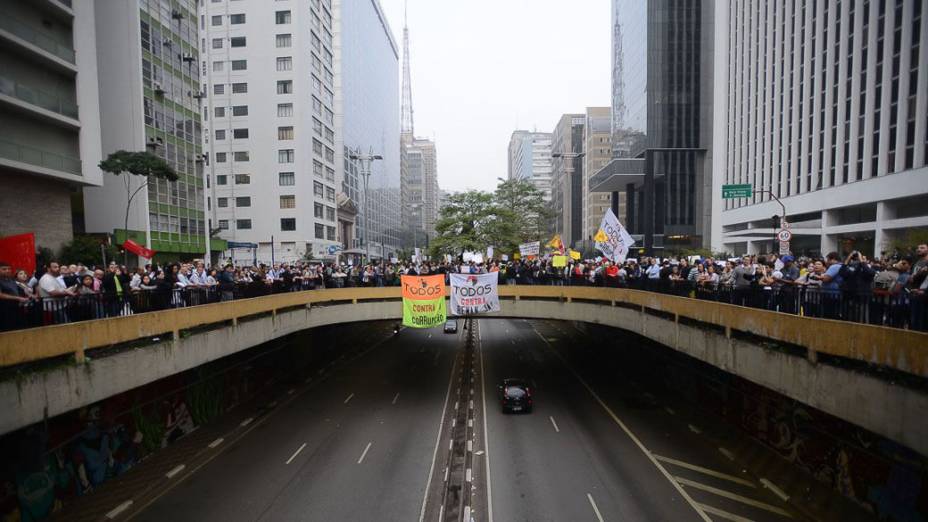 São Paulo - Manifestantes fazem protesto na Avenida Paulista