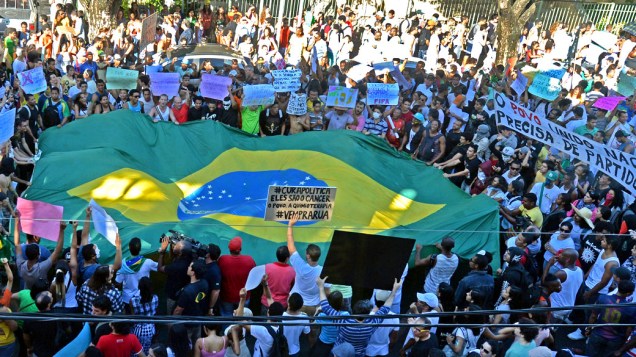 Salvador - Manifestantes se reúnem para protestar