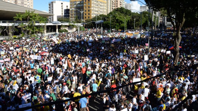 Salvador - Manifestantes se reúnem para protestar nesta quinta feira (20)