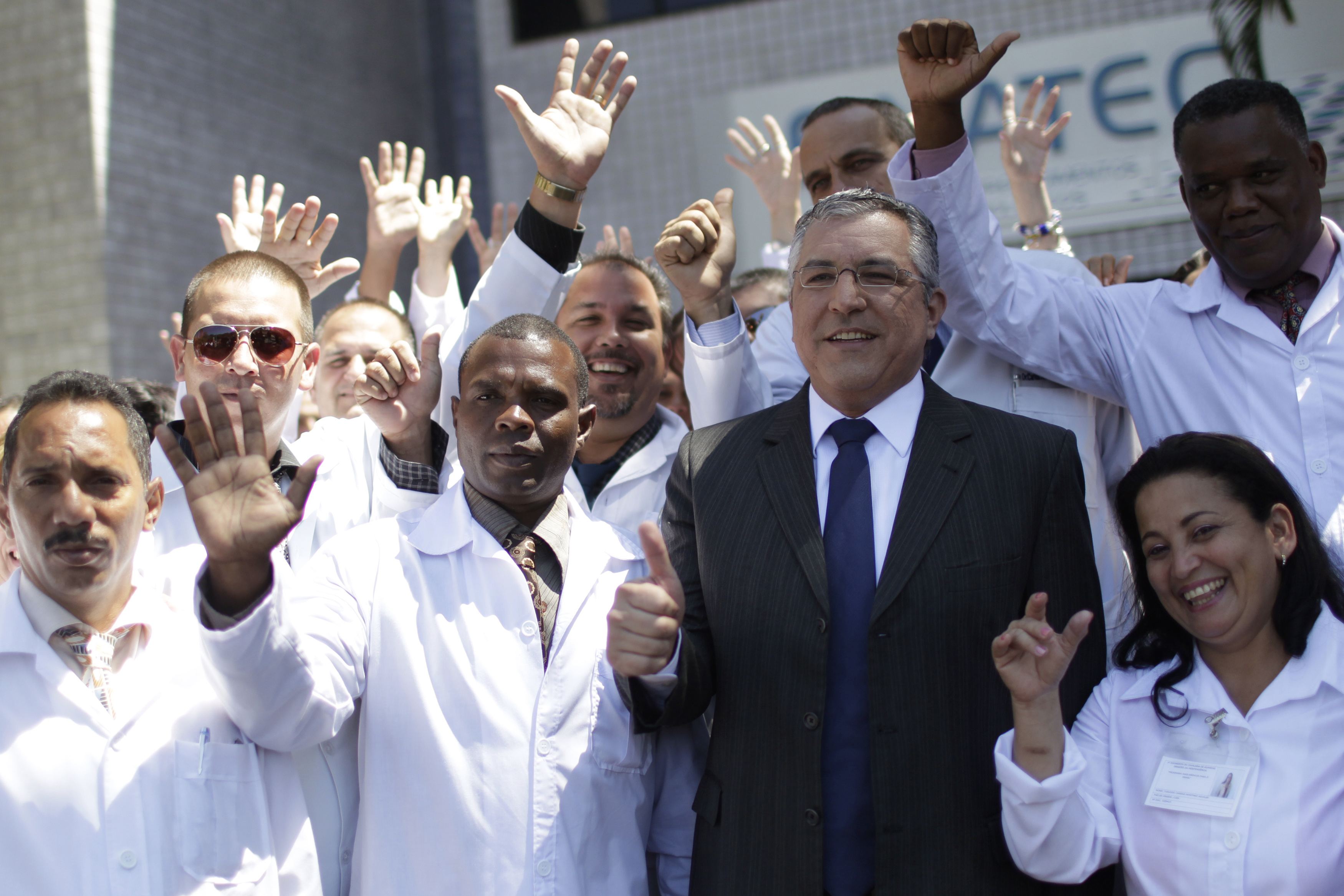 Ministro da Saúde Alexandre Padilha após uma conferência para médicos estrangeiros na Universidade de Brasília - (26/08/2013)