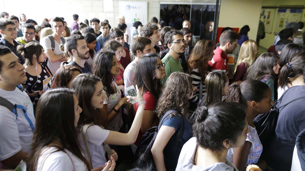 Portões são abertos para entrada dos estudantes para vestibular da Fuvest 2014, em São Paulo