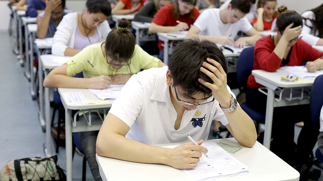Estudantes realizam prova do vestibular da Fuvest 2014, em São Paulo