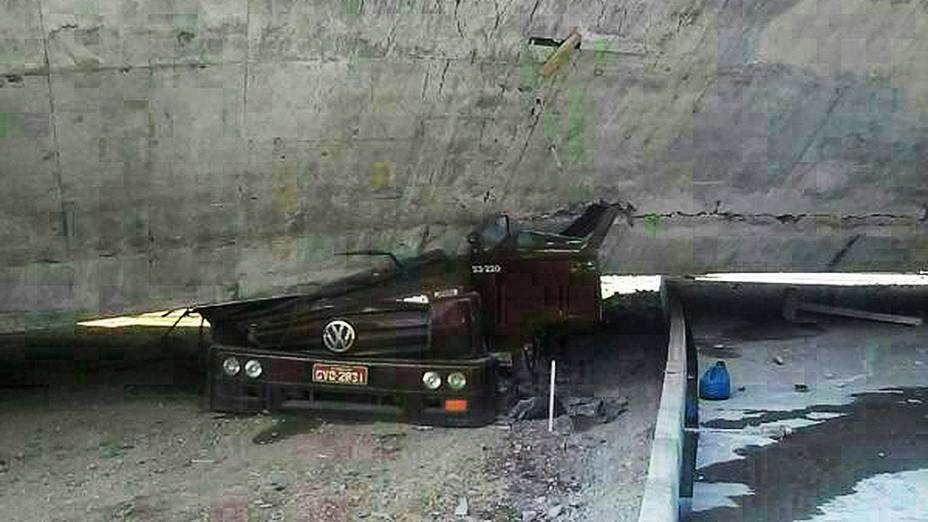 <p>Viaduto desaba em Belo Horizonte</p>
