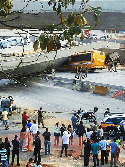<p>Viaduto desaba em Belo Horizonte</p>