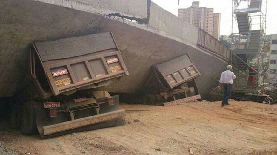 <p>Viaduto desaba em Belo Horizonte</p>