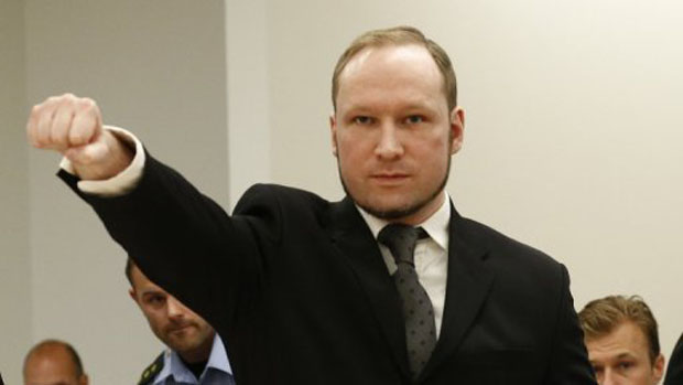 O atirador de Oslo, Anders Breivik, provoca o tribunal que o condenou a 21 anos de prisão