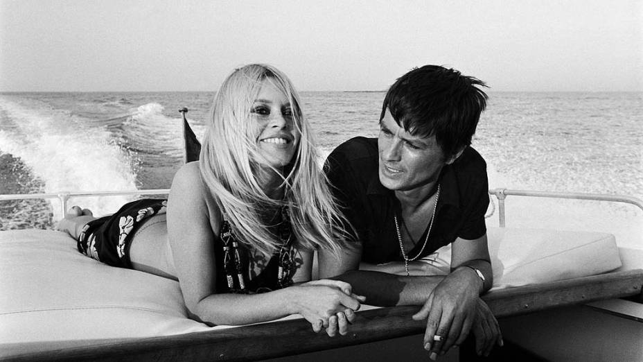 Brigitte Bardot e Alain Delon em Saint-Tropez, em 1968