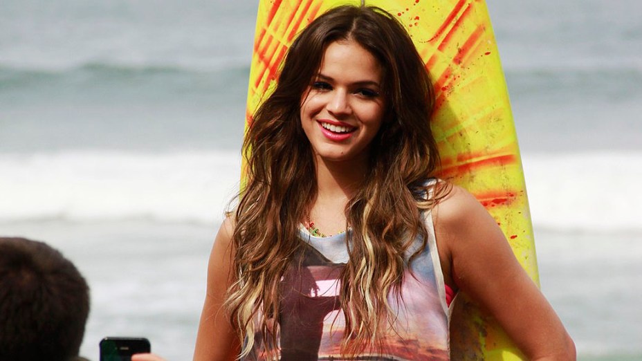 Bruna Marquezine faz ensaio na Prainha da Barra da Tijuca