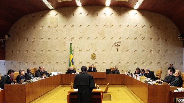 O advogado do ex-deputado Bispo Rodrigues (PL, atual PR), Bruno Alves Pereira de Mascarenhas Braga, durante sessão no Supremo Tribunal Federal (STF), em Brasília, para julgamento do mensalão