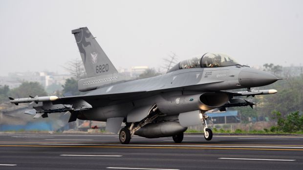 Meio termo: os EUA não concordaram em vender novos caças F-16, como queria o governo de Taiwan, apenas em reformá-los
