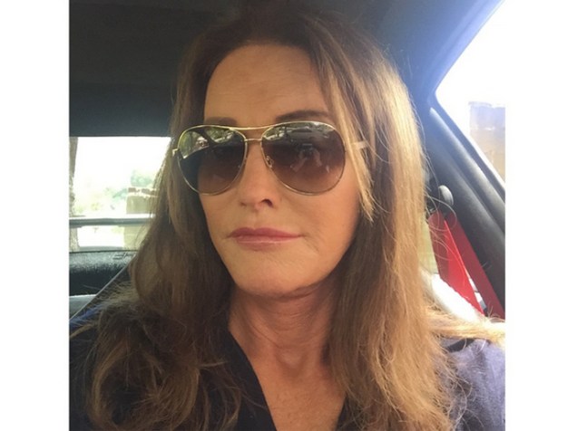 Caitlyn Jenner faz primeiro selfie