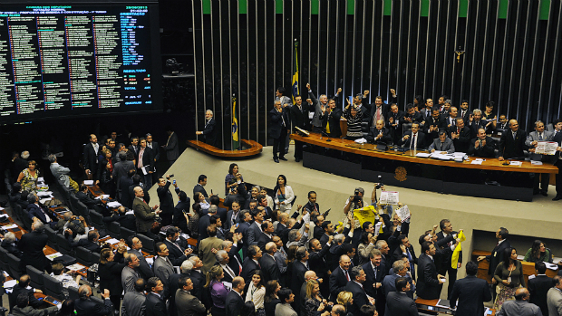 Câmara rejeita a PEC 37