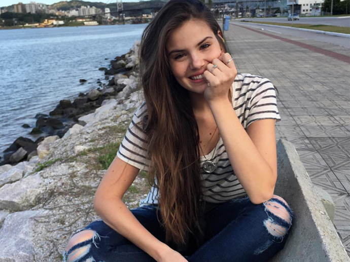 A atriz e modelo Camila Queiroz