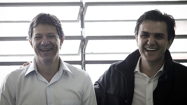 Fernando Haddad e Gabriel Chalita durante campanha em Itaquera, em 12/10/2012