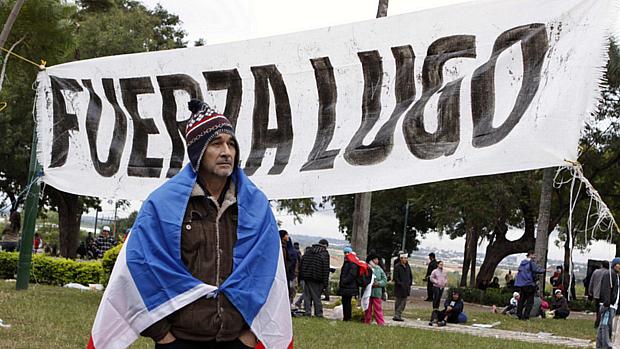 Campesinos protestam em apoio a Lugo em Assunção Campesinos protestam em apoio a Lugo em Assunção