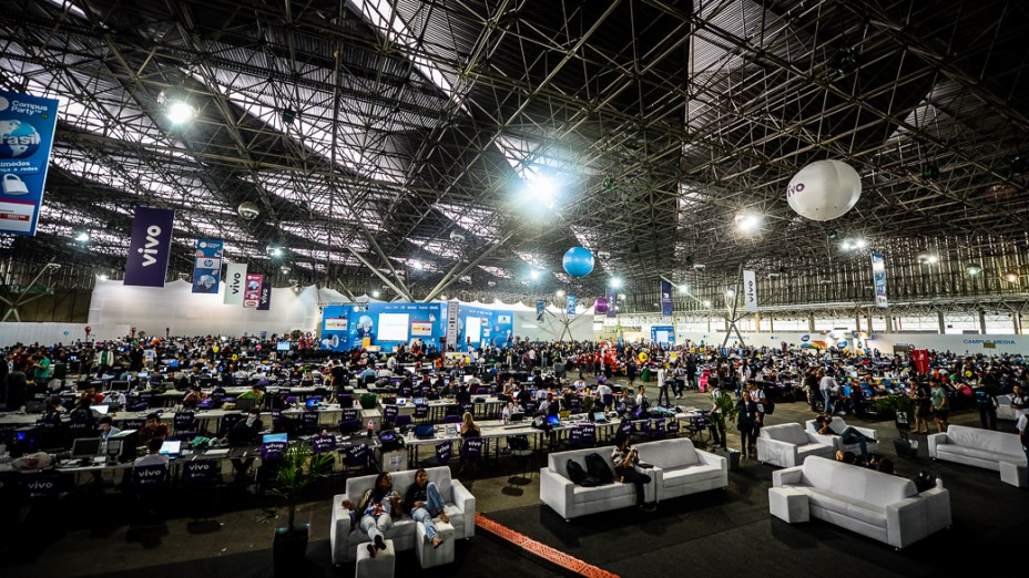 Movimentação do segundo dia da 6º Campus Party, no Anhembi, em São Paulo