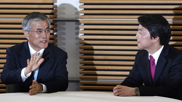 Os dois presidenciáveis da esquerda ​​sul-coreana, Moon Jae-in e Ahn Cheol-soo