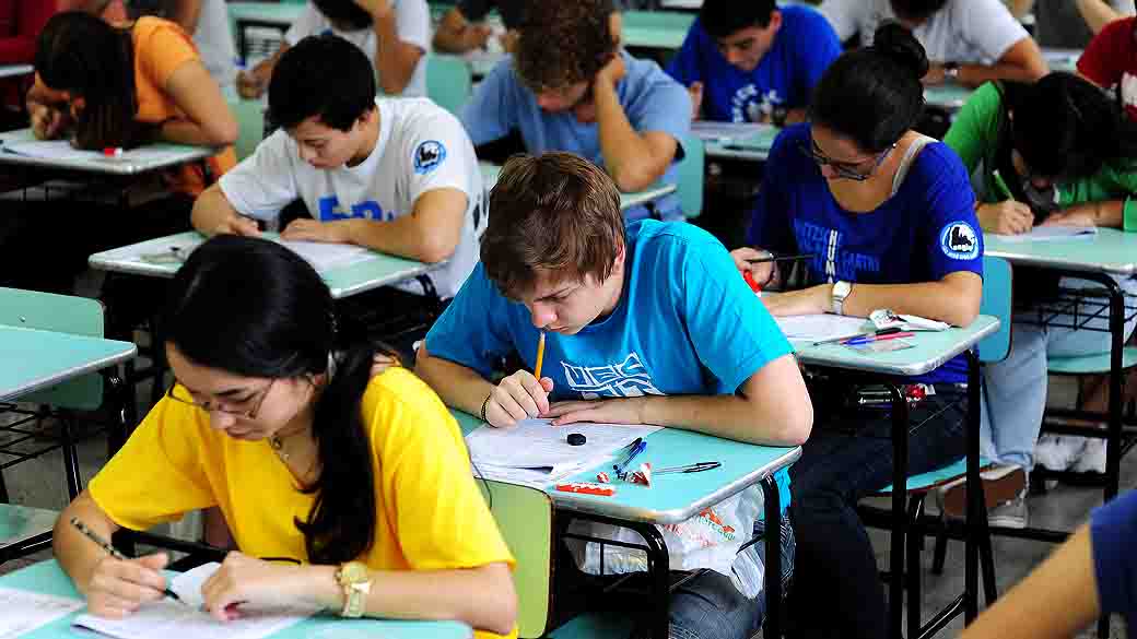 Candidatos realizam prova da primeira fase da Fuvest 2013