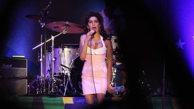 Amy Winehouse durante sua última apresentação no Brasil, em 8 de janeiro de 2011
