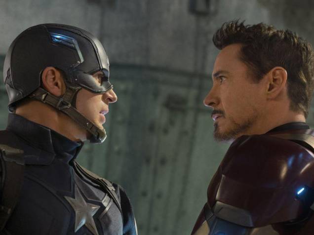 Capitão América (Chris Evans) e Homem de Ferro (Robert Downey Jr) no filme Capitão América: Guerra Civil