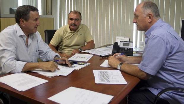 Carlos Alberto Parreira, Flávio Murtosa e Luiz Felipe Scolari em reunião na sede da CBF