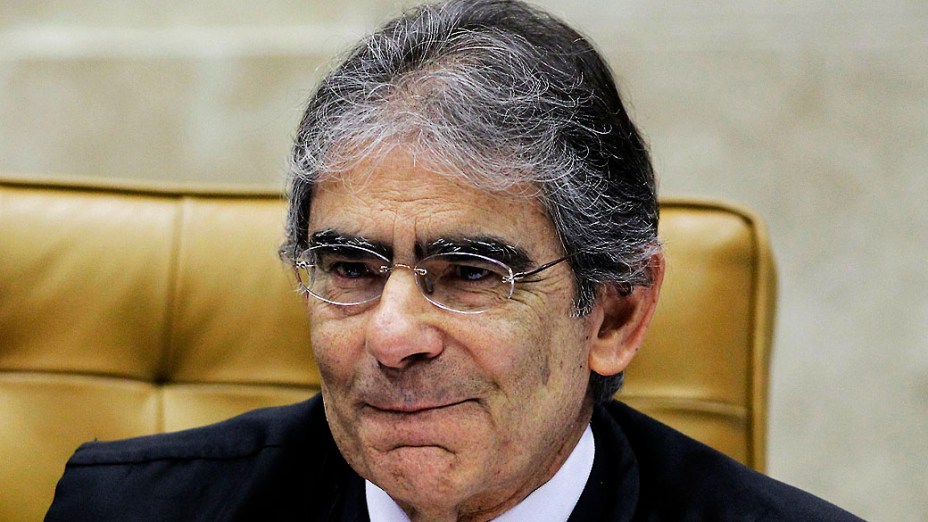 O presidente do STF (Supremo Tribunal Federal), Carlos Ayres Britto, comanda pela última vez, nesta quarta feira (14), o julgamento do mensalão