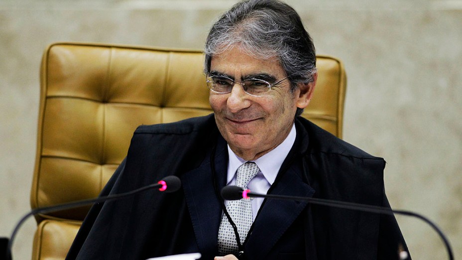 O presidente do STF (Supremo Tribunal Federal), Carlos Ayres Britto, comanda pela última vez, nesta quarta feira (14), o julgamento do mensalão