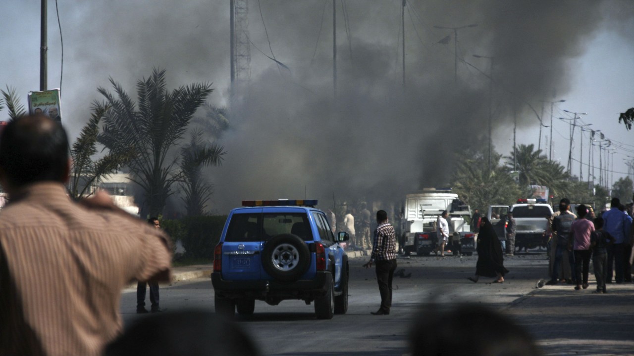 Carro-bomba explode na Cidade de Sadr, em Bagdá, no aniversário de 10 anos da invasão americana que tirou Saddam Hussein do poder no Iraque