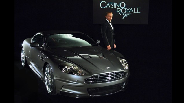 Aston Martin DBS – O novo modelo top de linha da Aston Martin fez sua estreia na série 007 juntamente com Daniel Craig na pele do agente secreto, em "Casino Royale", de 2006. Apesar do belo visual, o DBS não trazia nenhum aparato tecnológico ou armamento pesado escondido – com exceção de um computador portátil, um aparelho desfibrilador e um estojo com medicamentos. Seu design arrojado já o creditava como um legítimo Bond-car. Na cena em que o DBS capota várias vezes, a equipe de efeitos especiais teve de virar o carro na marra usando um canhão de ar comprimido instalado atrás do banco do motorista. Em "Quantum of Solace", de 2008, o DBS retorna para estrelar uma perseguição de tirar o fôlego, logo no início do filme. Ao todo, sete DBS foram usados nas filmagens, realizadas nos arredores do Lago Garda e em Carrara, no norte da Itália