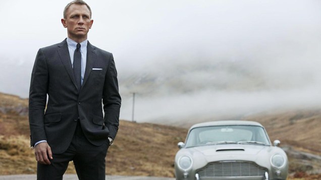 Aston Martin DB5 – O mais famoso Bond-car da história estreou em "007 Contra Goldfinger", de 1964. Fez tanto sucesso que retornou na sequência "007 Contra a Chantagem Atômica", de 1965, e ainda fez aparições em "007 Contra GoldenEye" (1995), "O Amanhã Nunca Morre" (1997) e "Casino Royale" (2006), quando o agente, vivido por Daniel Craig, ganha o carro após vencer um jogo de pôquer. Em "Operação Skyfall", o mais novo longa metragem da franquia, com estreia marcada para o próximo dia 26 no Brasil, o famoso cupê dará o ar da graça novamente