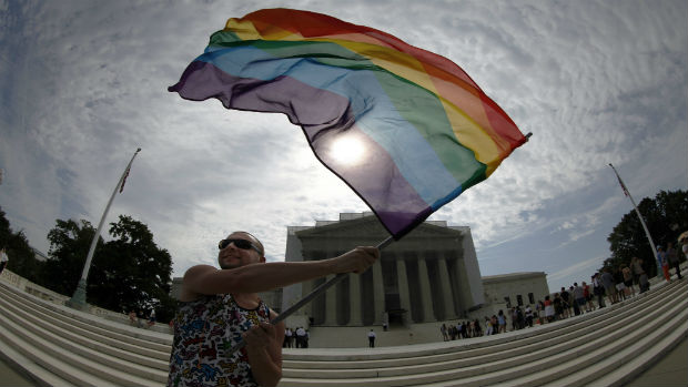 Ativista comemora o veto da Suprema Corte dos EUA à Lei de Defesa do Casamento