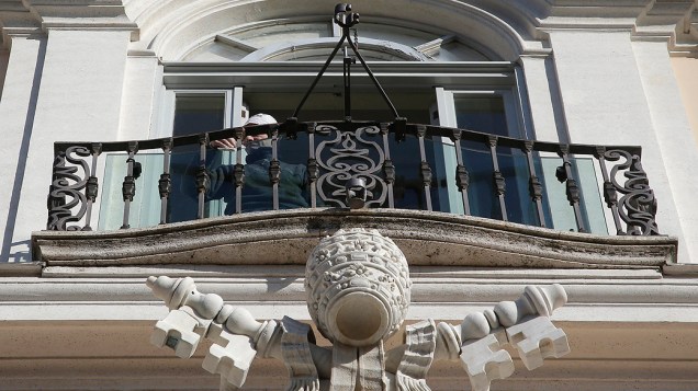 Varanda principal da residência de verão onde Bento XVI permanecerá por dois meses após a renúncia
