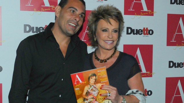 Ana Maria Braga e seu namorado, no pré-lançamento de sua revista