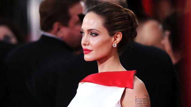Angelina Jolie chega para premiação do 69° Globo de Ouro, realizada no Beverly Hilton, Califórnia