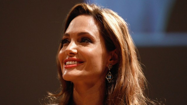 Angelina Jolie participa do Cinema for Peace, cerimônia de gala no Konzerthaus Am Gendarmenmarkt, durante o 62 º Festival Internacional de Cinema de Berlim