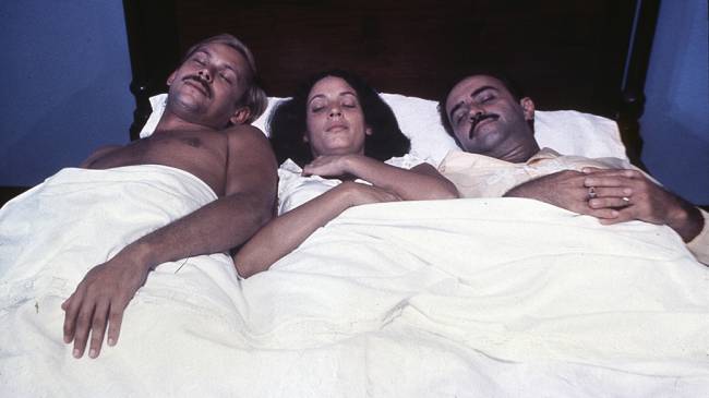José Wilker, Sônia Braga e Mauro Mendonça no filme 'Dona Flor e Seus Dois Maridos' (1976), de Bruno Barreto