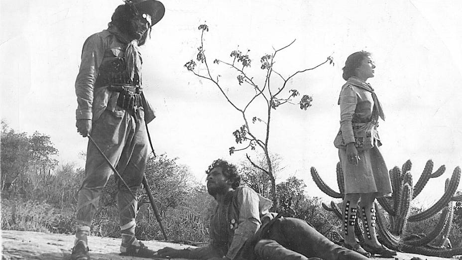 Othon Bastos, Geraldo Del Rey e Yoná Magalhães no filme "Deus e o Diabo na Terra do Sol", de Glauber Rocha