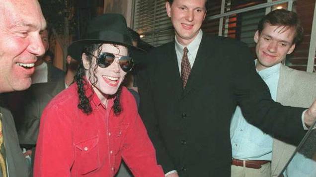 Michael Jackson durante o lançamento do Playstation