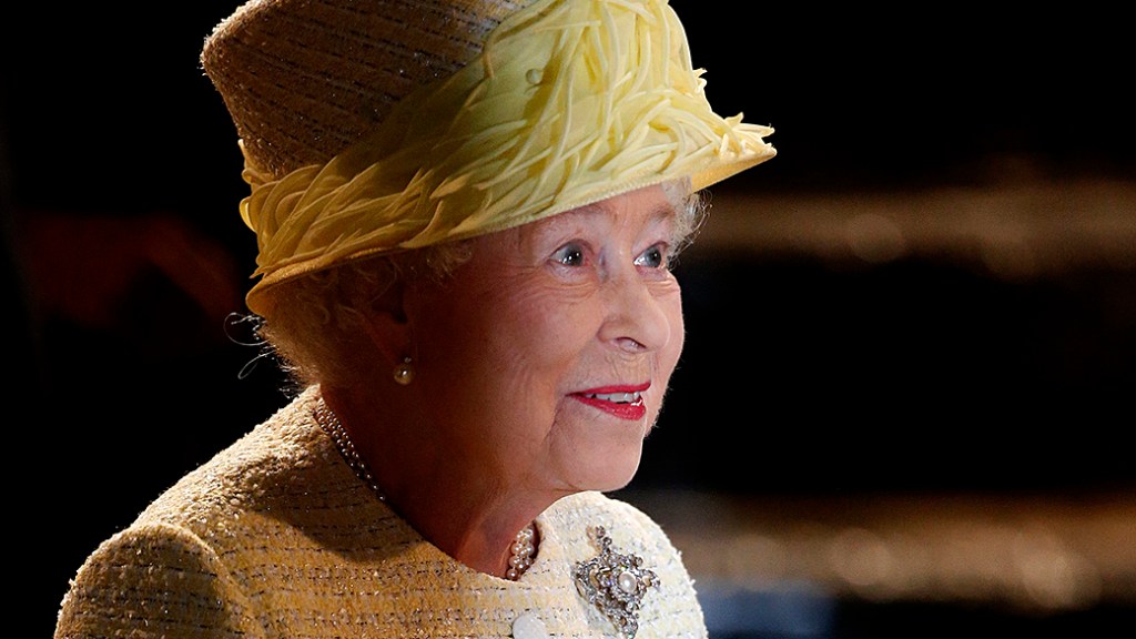 Rainha Elizabeth II visita ao set de filmagens da série de televisão 'Game of Thrones' em Belfast, na Irlanda do Norte