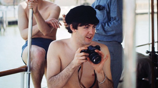 Paul McCartney em Miami, na primeira viagem dos Beatles para os Estados Unidos, em 1964